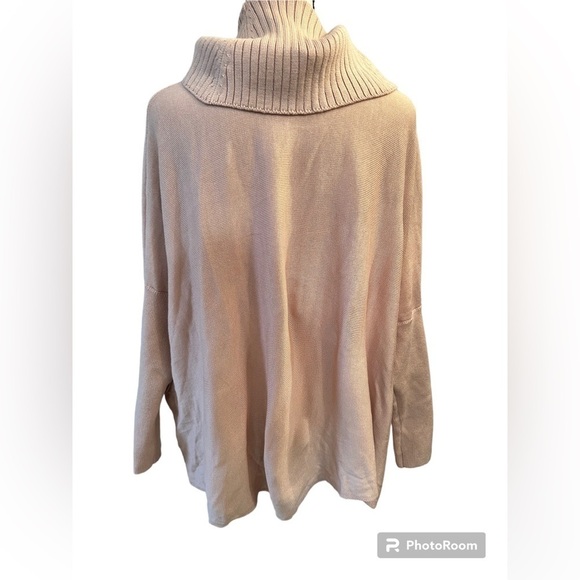 Calvin Klein sweater pink cape style sweater with buckle clasp - Picture 2 of 5
